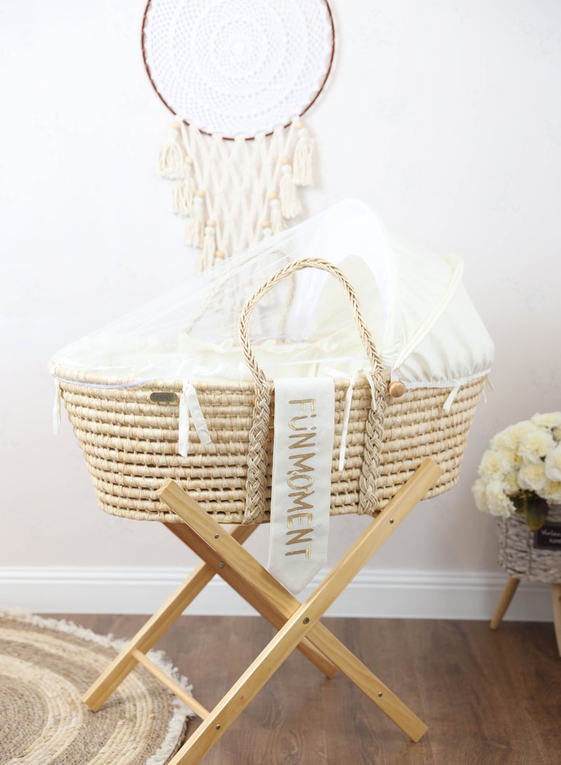 Moses basket with foldable wooden stand