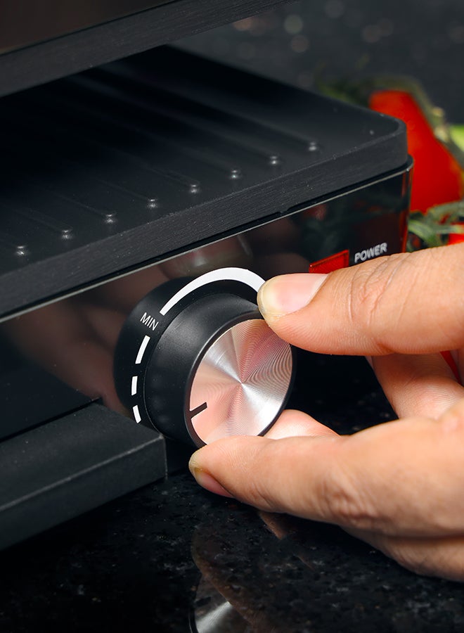 Stainless Steel Grill Maker, Power and Ready Light | Non-Stick Cooking Plate | Easy to Clean | Practical Cable Winding | Lid Locking for Space-Saving Vertical Storage | Pilot Light 1600 W GGM5394 Silver/Black