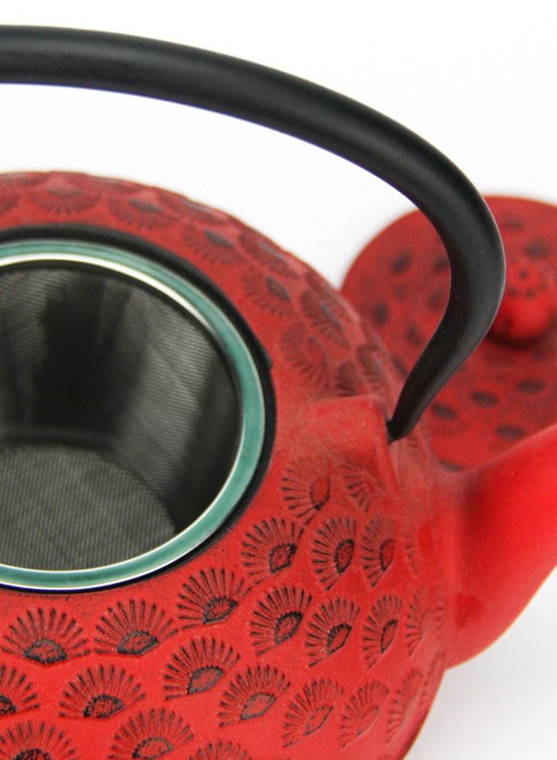 Durable Tetsubin Stainless Steel Infuser for Loose Leaf Tea Construction Enameled Interior 1.8 Liters Red