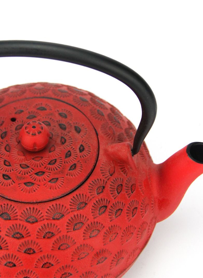 Durable Tetsubin Stainless Steel Infuser for Loose Leaf Tea Construction Enameled Interior 1.8 Liters Red