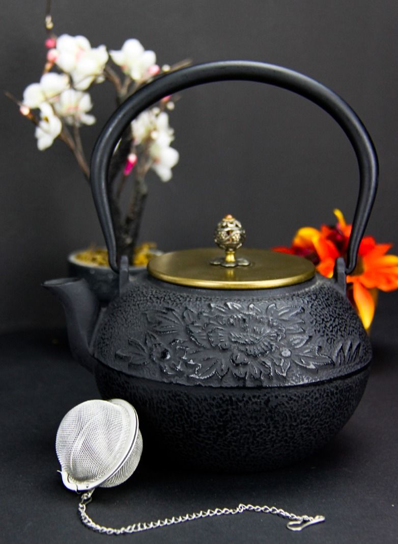 Durable Coated with Enamel Interior Cast Iron Teapot Flower  with Stainless Steel Infuser for Brewing Loose Tea Leaf (Black & Gold)  1.2 Liters