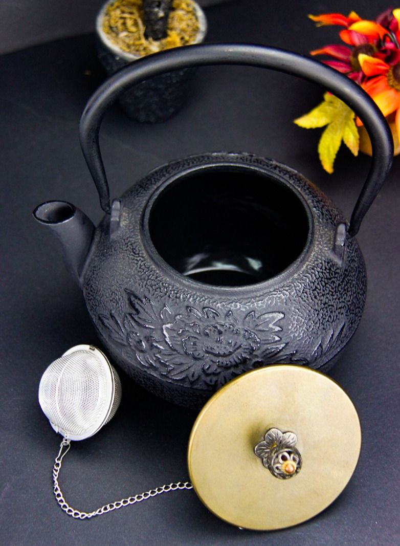 Durable Coated with Enamel Interior Cast Iron Teapot Flower  with Stainless Steel Infuser for Brewing Loose Tea Leaf (Black & Gold)  1.2 Liters