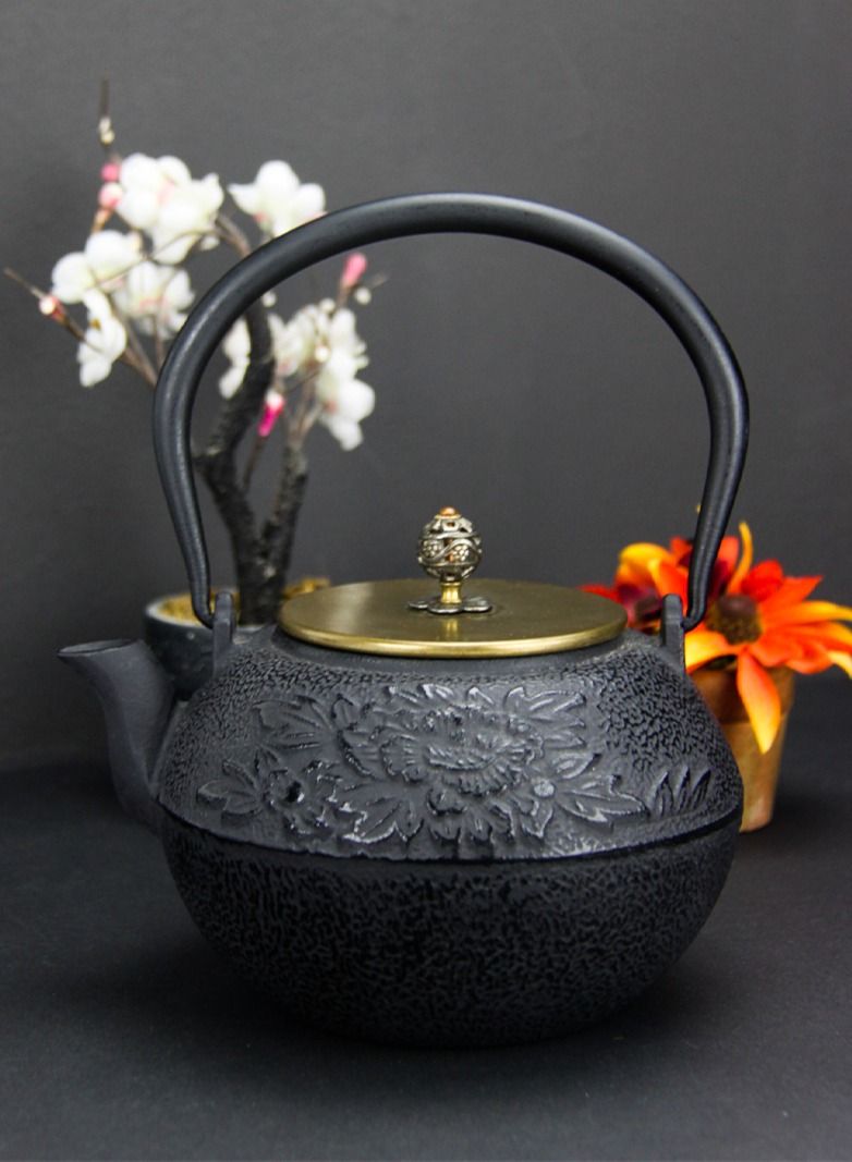 Durable Coated with Enamel Interior Cast Iron Teapot Flower  with Stainless Steel Infuser for Brewing Loose Tea Leaf (Black & Gold)  1.2 Liters