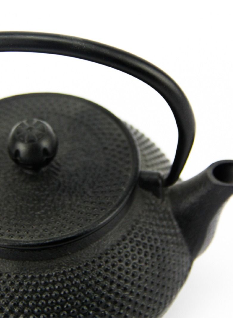 Durable Enamelled Interior Cast Iron Teapot Coated with Enameled Interior 0.6 Liter Black