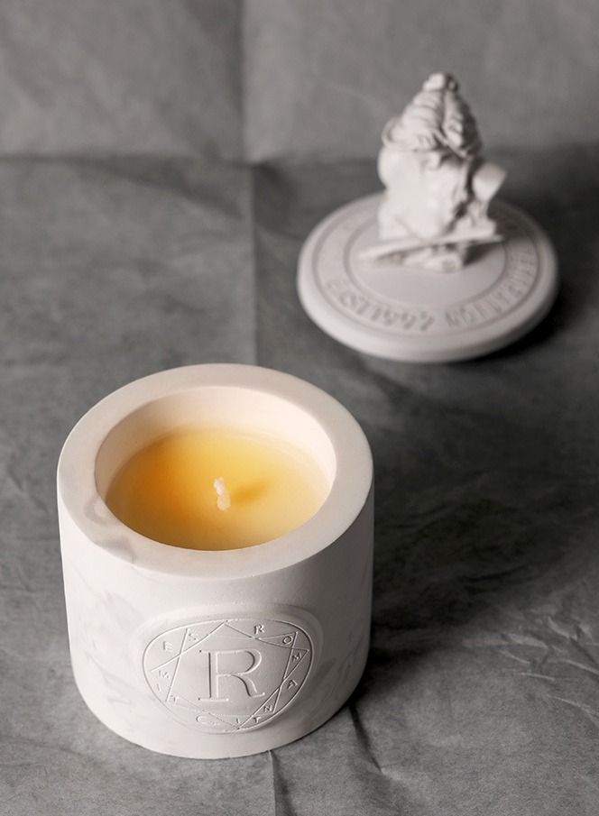 Lemon Basil and Citrus Scented Candle With Top Closure and Modern Luxury Look
