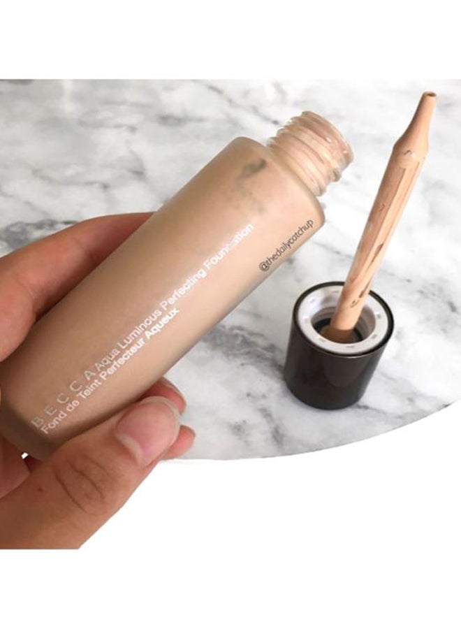 Aqua Luminous Perfecting Foundation Tan