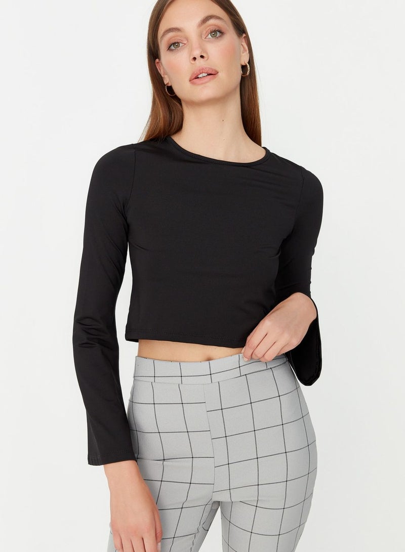 Crew Neck Knitted Crop Top