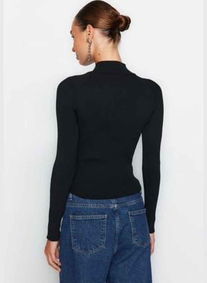 Black Window/Cut Out Knitwear Sweater TWOAW24KZ00266