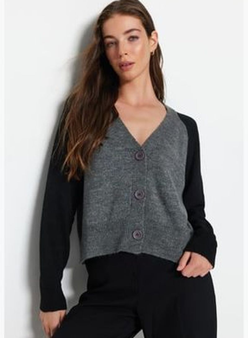 Black Soft Textured Color Block Knitwear Cardigan TWOAW24HI00199