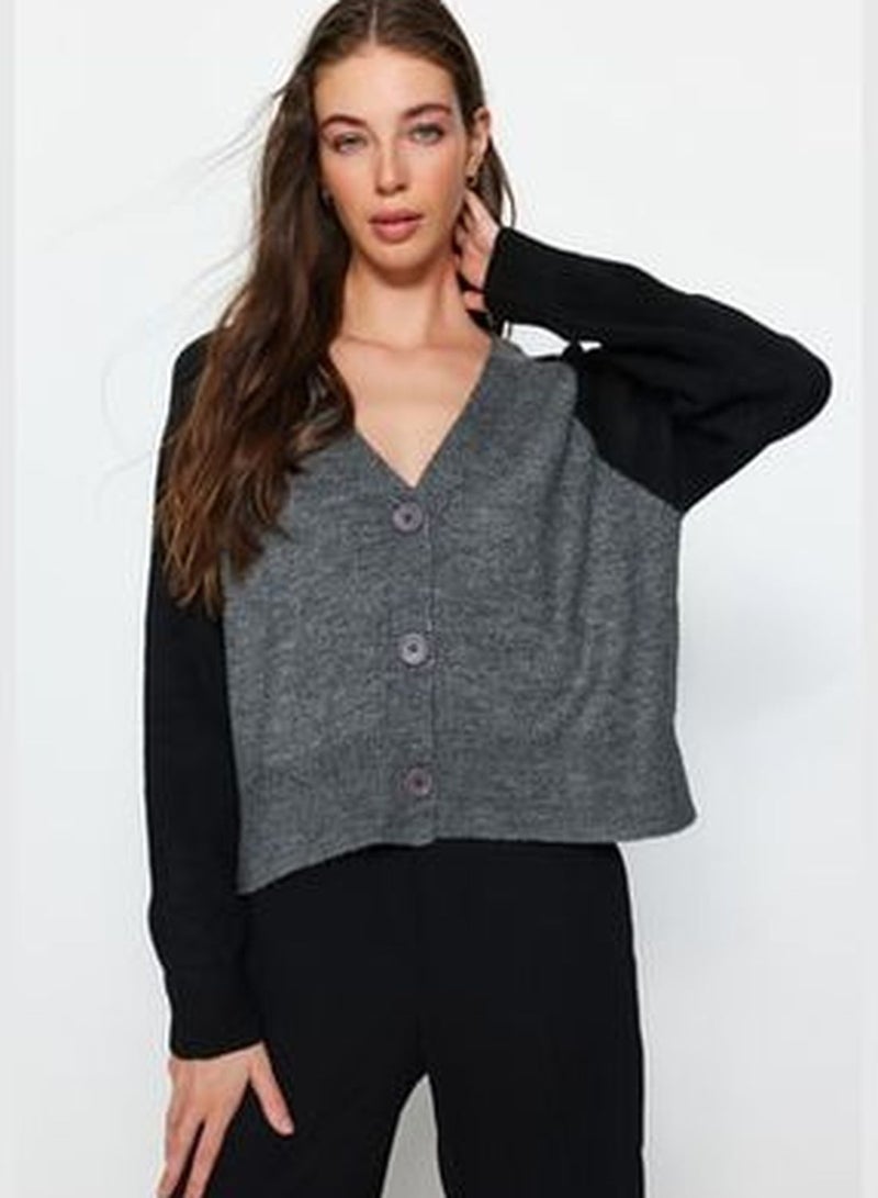 Black Soft Textured Color Block Knitwear Cardigan TWOAW24HI00199