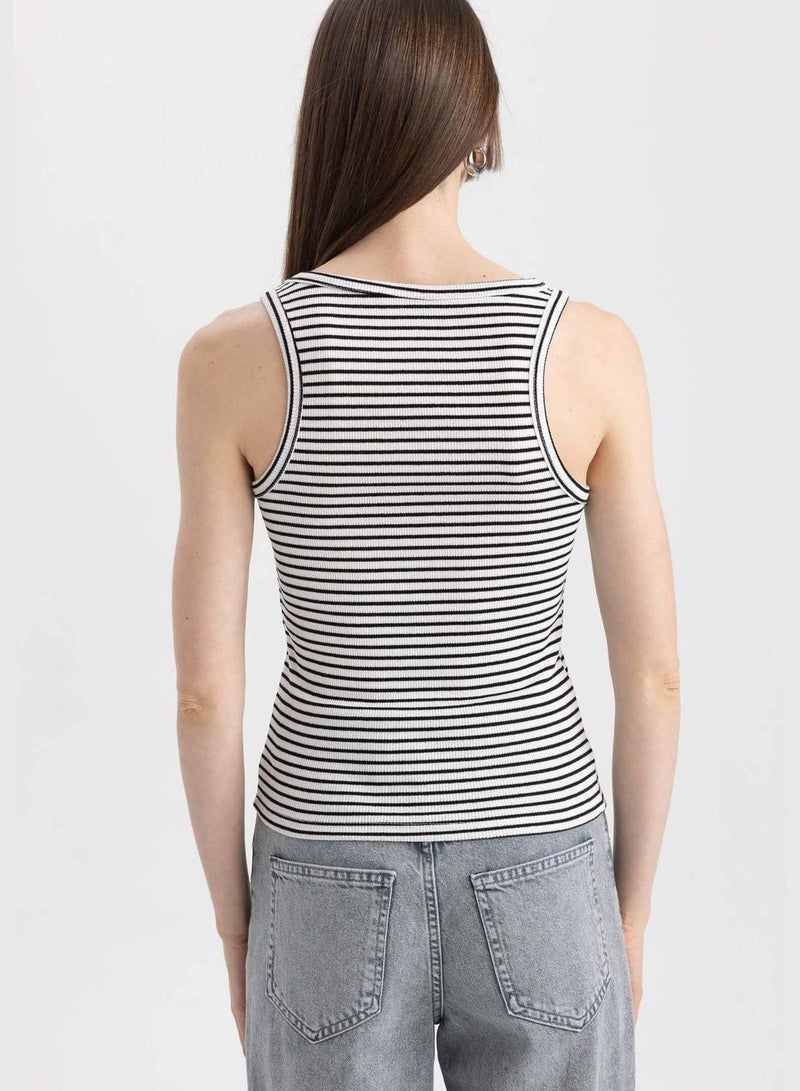 Woman Slim Fit Round Collar Knitted Tank Top