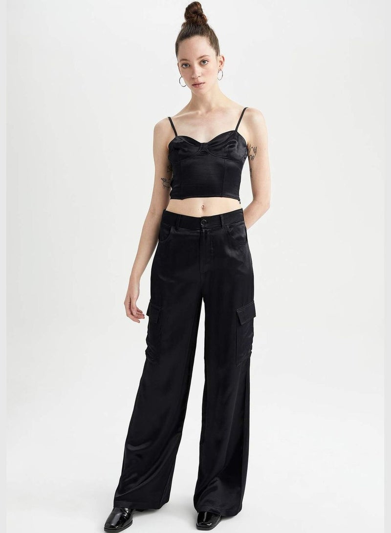 Woman Wideleg Cargo Woven Trousers