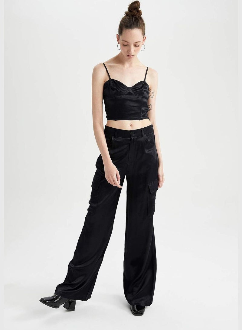 Woman Wideleg Cargo Woven Trousers