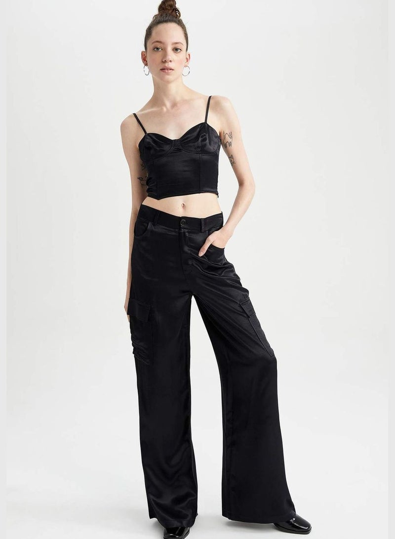 Woman Wideleg Cargo Woven Trousers