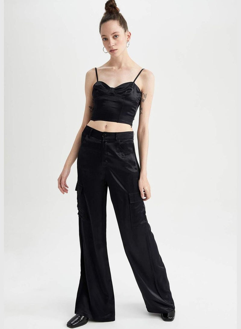 Woman Wideleg Cargo Woven Trousers