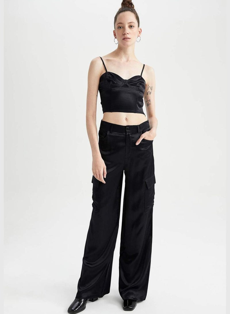 Woman Wideleg Cargo Woven Trousers