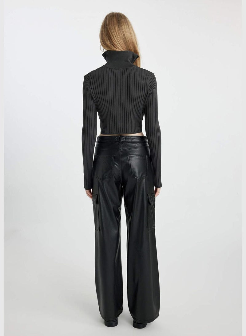Woman Wide Leg Cargo Woven Trousers