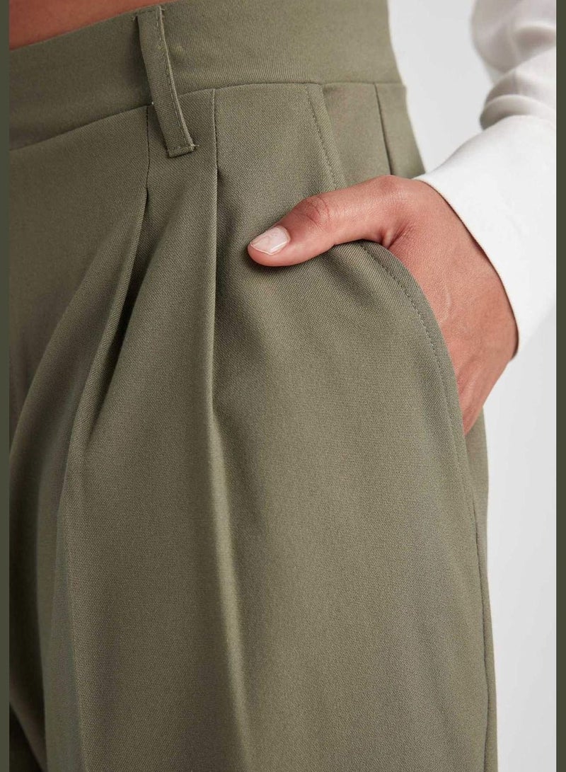 Woman Wide Leg Woven Trousers