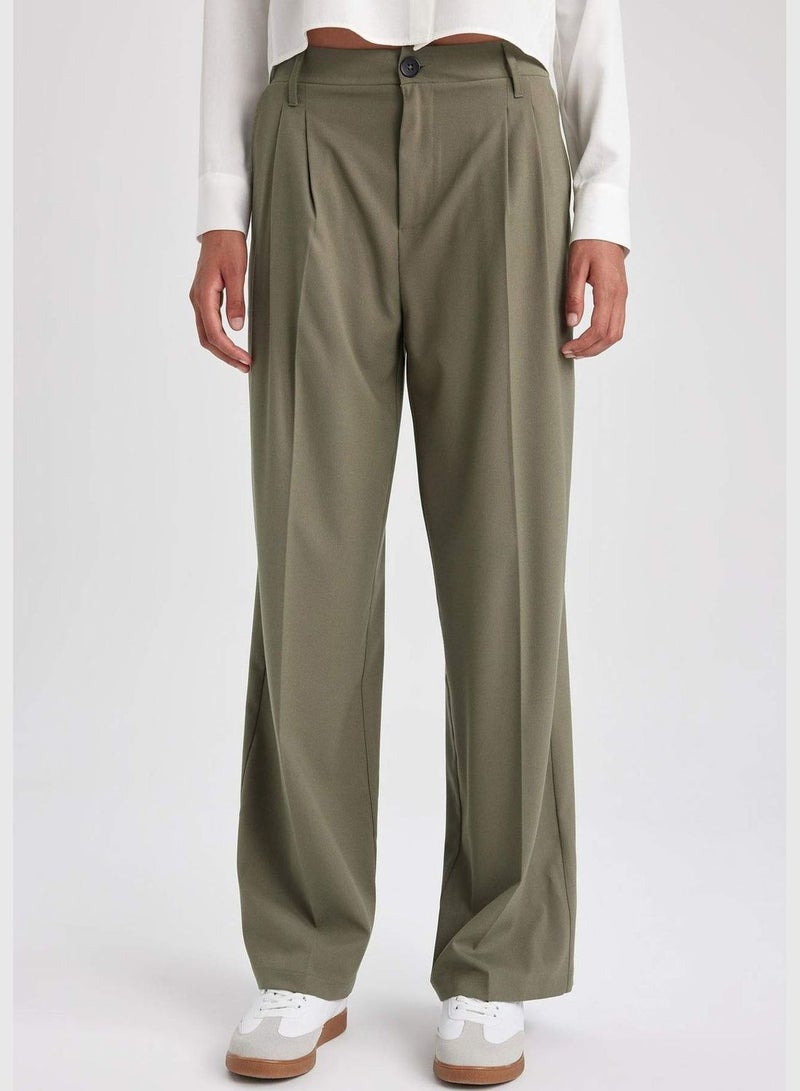Woman Wide Leg Woven Trousers