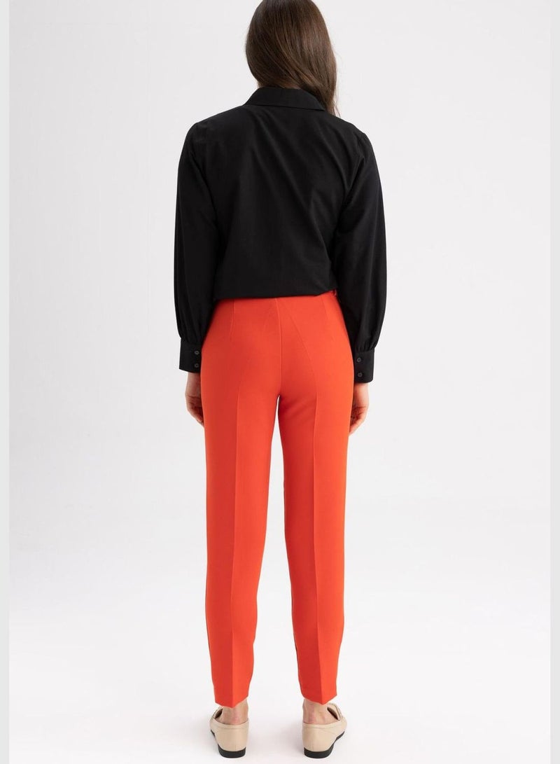 Woman Carrot Fit Woven Trousers