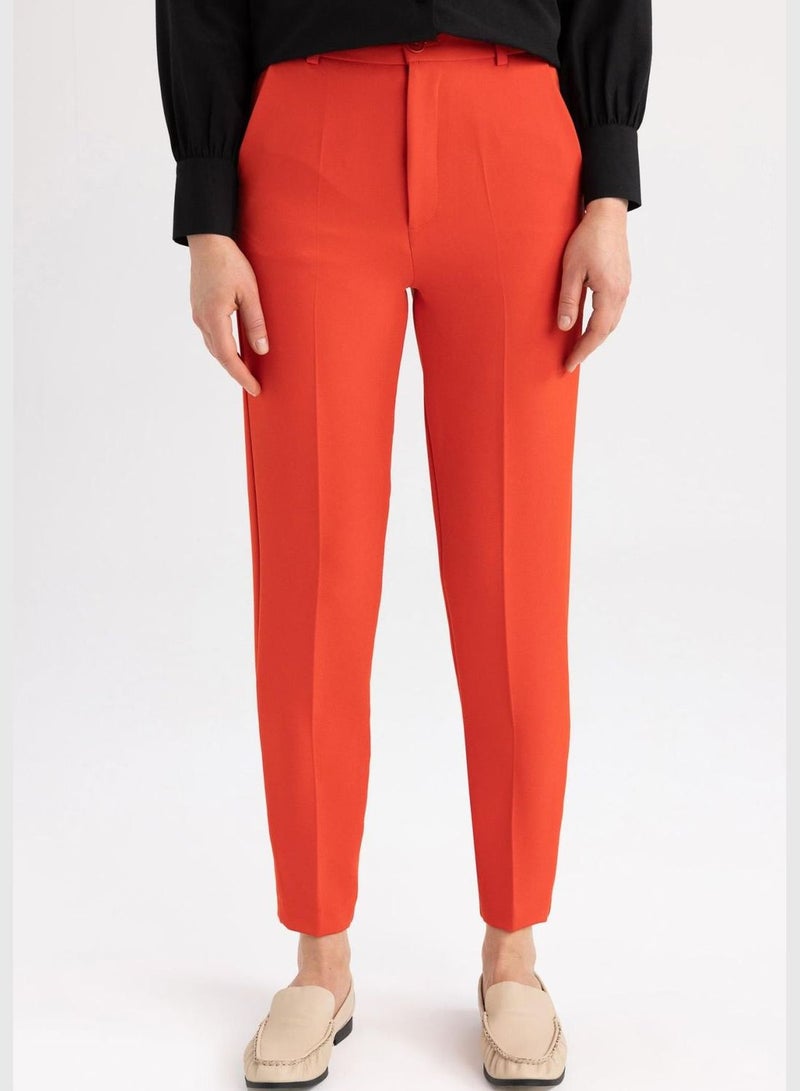 Woman Carrot Fit Woven Trousers