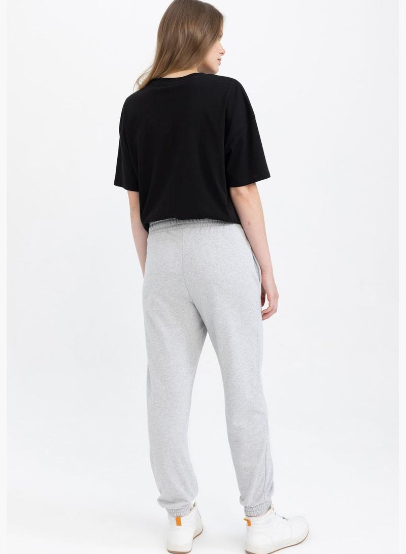 Woman Jogger Fit Knitted Trousers