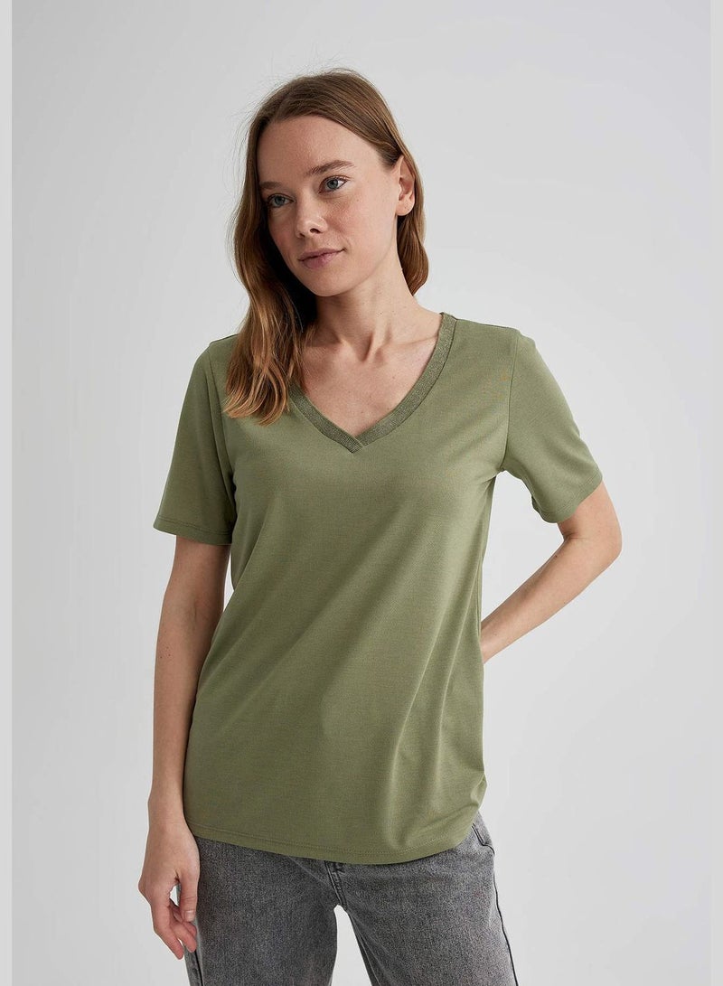 Woman Regular Hem Short Sleeve V Neck T-Shirt