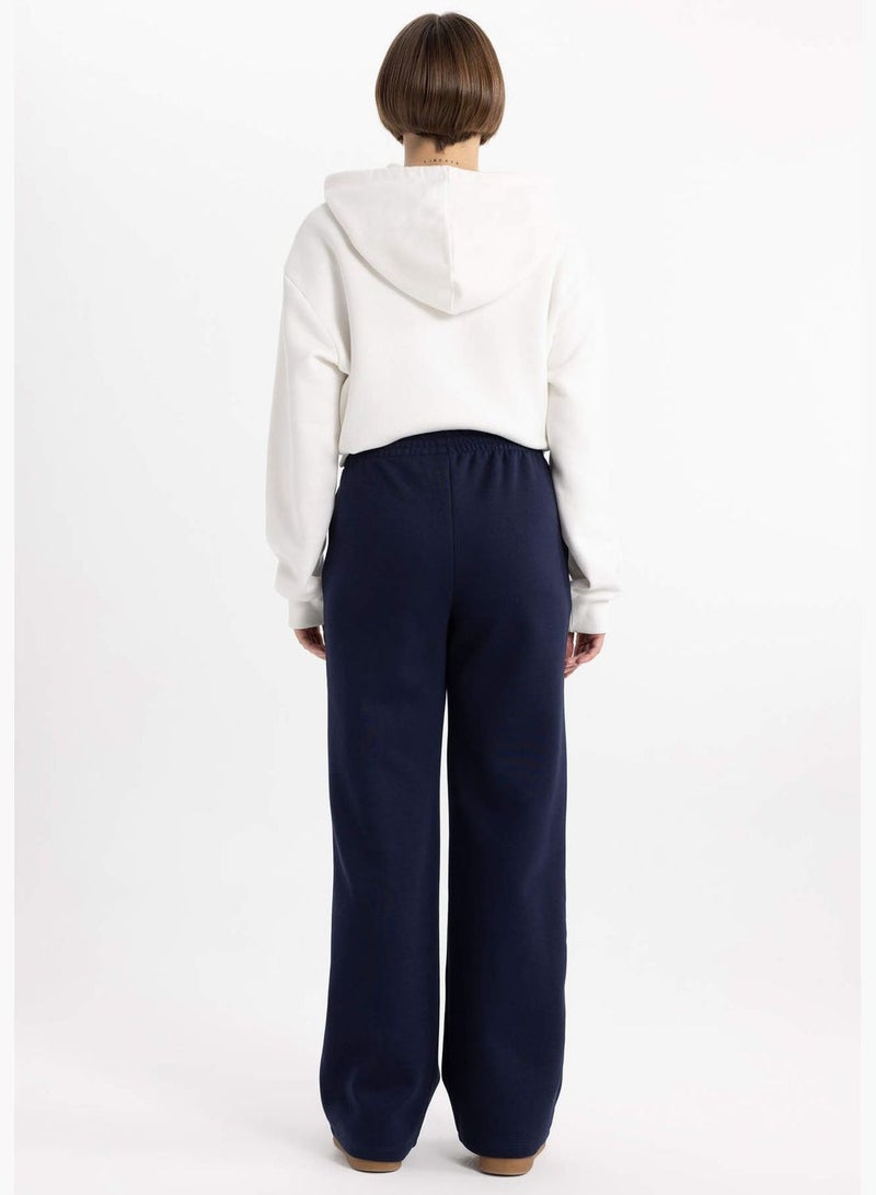 Woman Straight Fit Knitted Trousers
