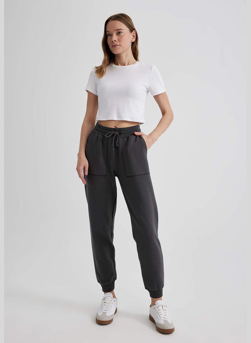 Woman Relax Fit Tie Waist Shirred Sweatpants