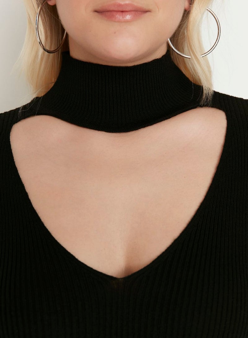 Choker Neck Knitted Sweater