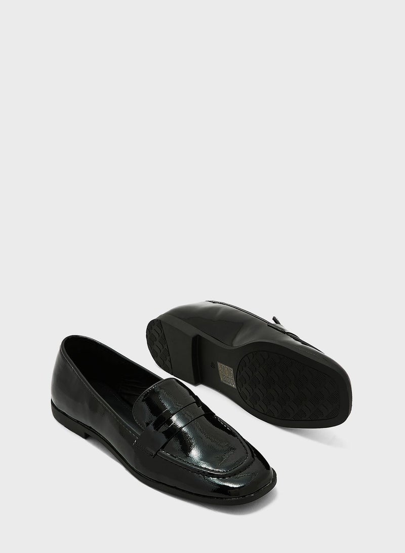 Black Crinkle Patent Flat Moccasin