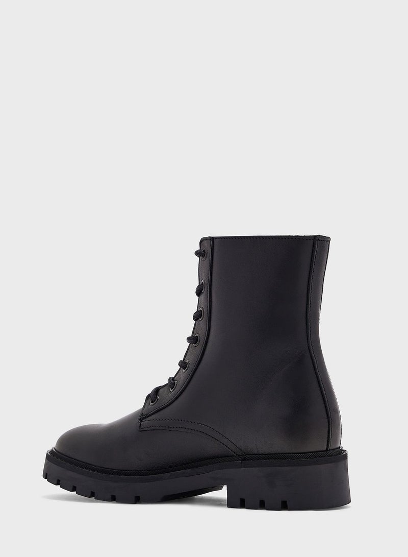 Lacke Up Ankle Boots