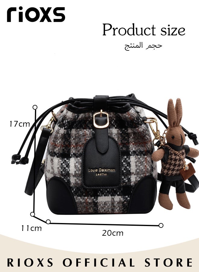 Women's Multifunctional Bucket Bag with Magnetic Buckle Closure and Bunny Pendant, Retro Tote Shoulder Bag, Small Trendy Crossbody Bag with Plaid Design, Made of PU Leather with Clean Edges and Seams, Perfect for Using in Office, Dating or Other Daily Occasions, 20*11*17CM