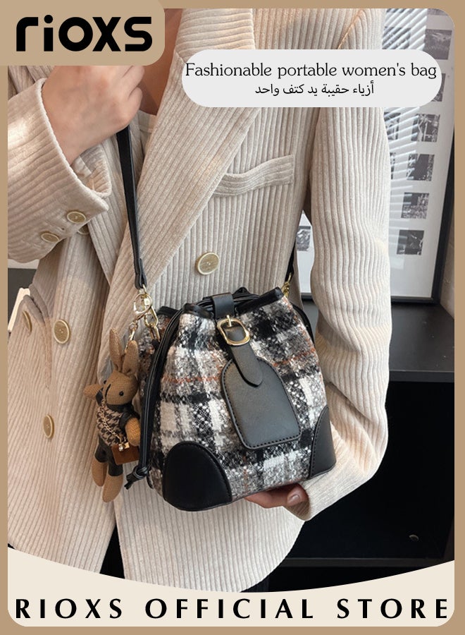Women's Multifunctional Bucket Bag with Magnetic Buckle Closure and Bunny Pendant, Retro Tote Shoulder Bag, Small Trendy Crossbody Bag with Plaid Design, Made of PU Leather with Clean Edges and Seams, Perfect for Using in Office, Dating or Other Daily Occasions, 20*11*17CM