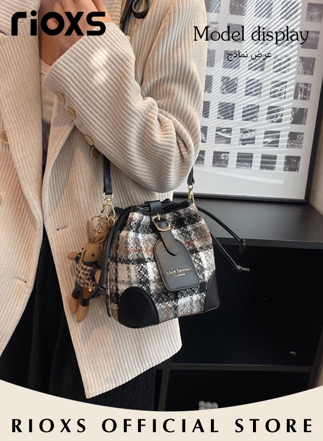 Women's Multifunctional Bucket Bag with Magnetic Buckle Closure and Bunny Pendant, Retro Tote Shoulder Bag, Small Trendy Crossbody Bag with Plaid Design, Made of PU Leather with Clean Edges and Seams, Perfect for Using in Office, Dating or Other Daily Occasions, 20*11*17CM