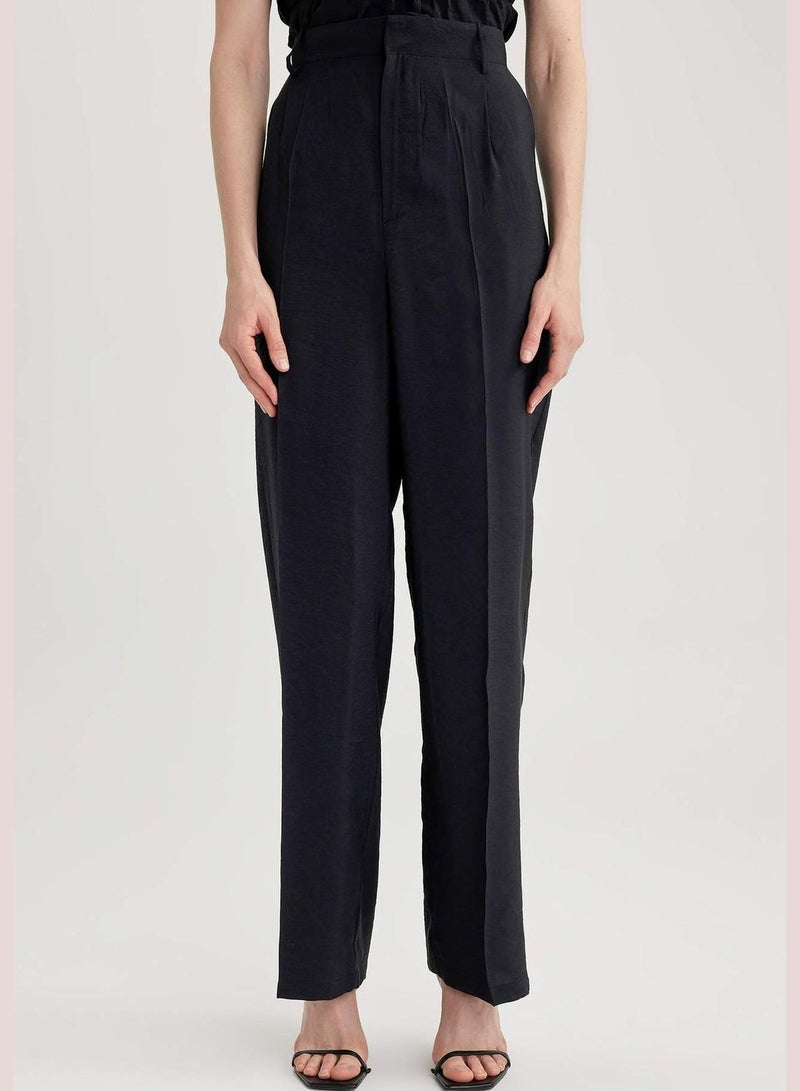 Woman Wide Leg Woven Trousers