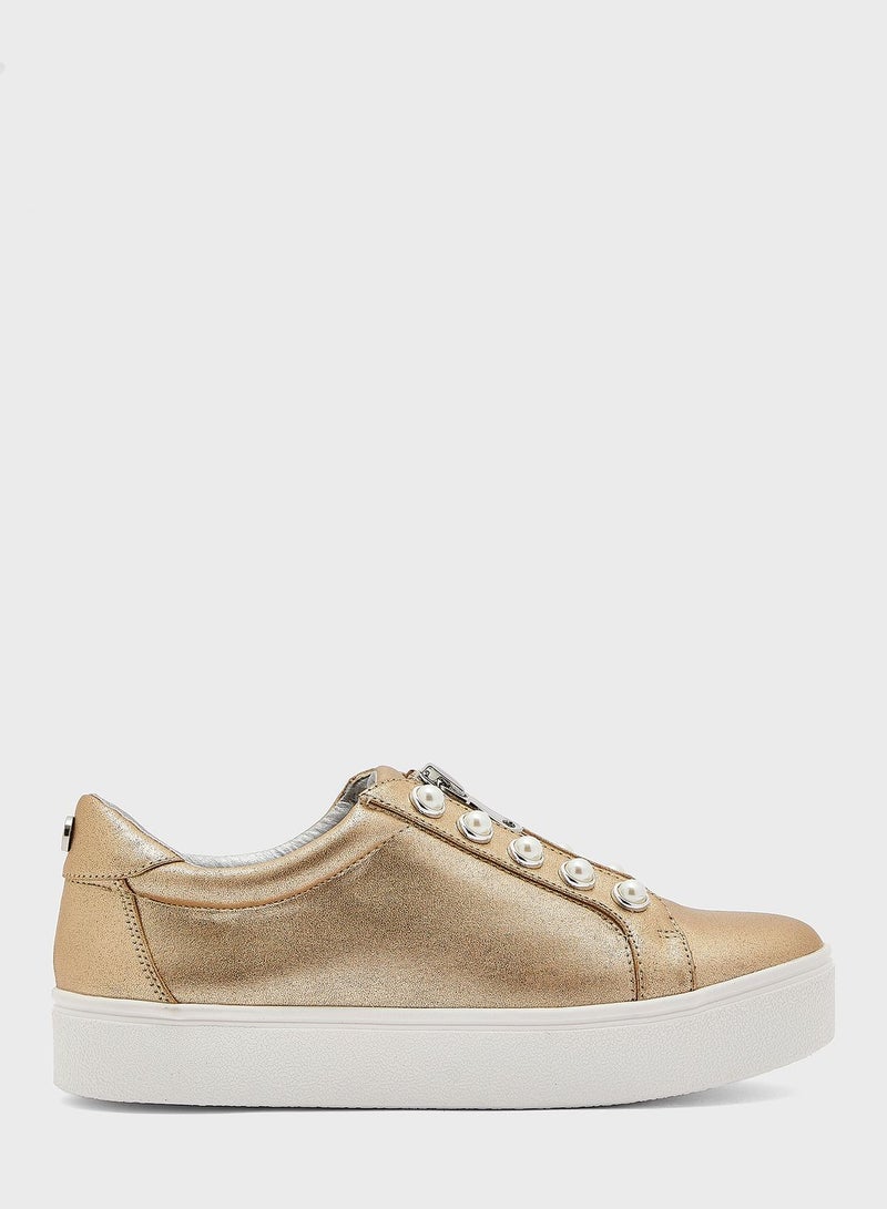 Lynn Low Top Sneakers