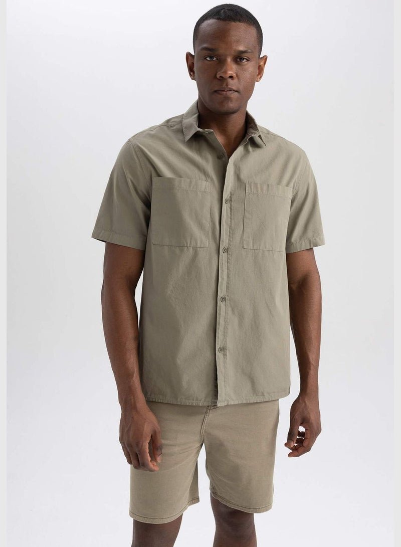 Man Woven Short Sleeve Shirt