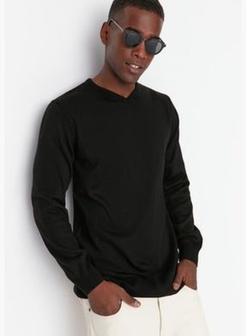 Black Men's Slim Fit V-Neck Basic Sweater TMNAW21KZ0757