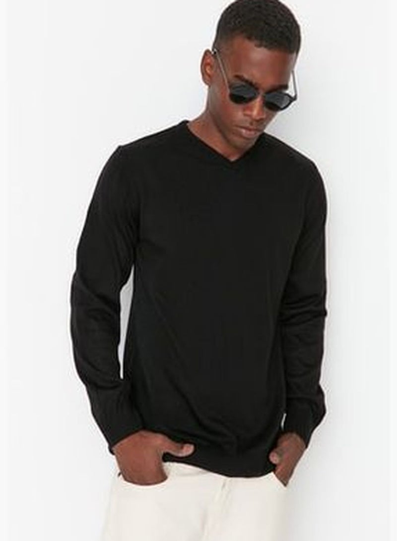Black Men's Slim Fit V-Neck Basic Sweater TMNAW21KZ0757