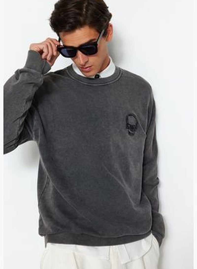 Limited Edition Gray Relaxed/Comfortable Cut 100%Cotton Cotton With Anti-worn/Faded Effect Sweatshirt with Embroidered Skull.