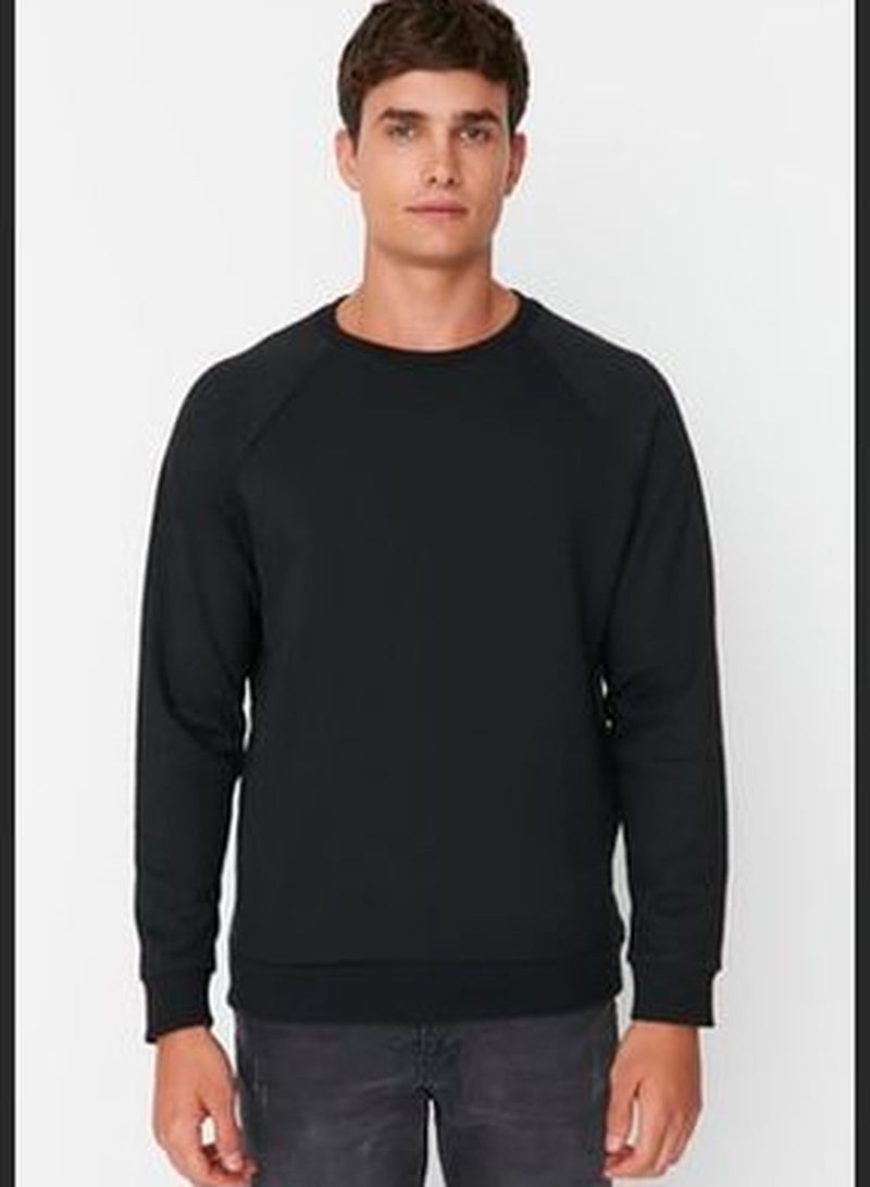 Black Men's Basic Oversize Fit Crew Neck Raglan Sleeve Sweatshirt.
