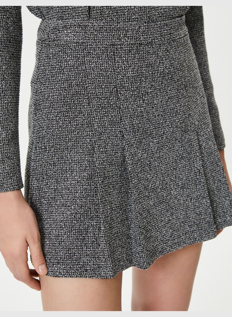 Zipper Detail Medium Rise Mini Pleated Skirt