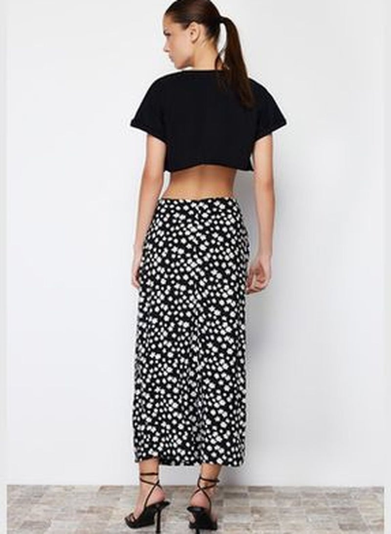 Black Daisy Patterned Slit Viscose Fabric Midi Skirt TWOSS24ET00108