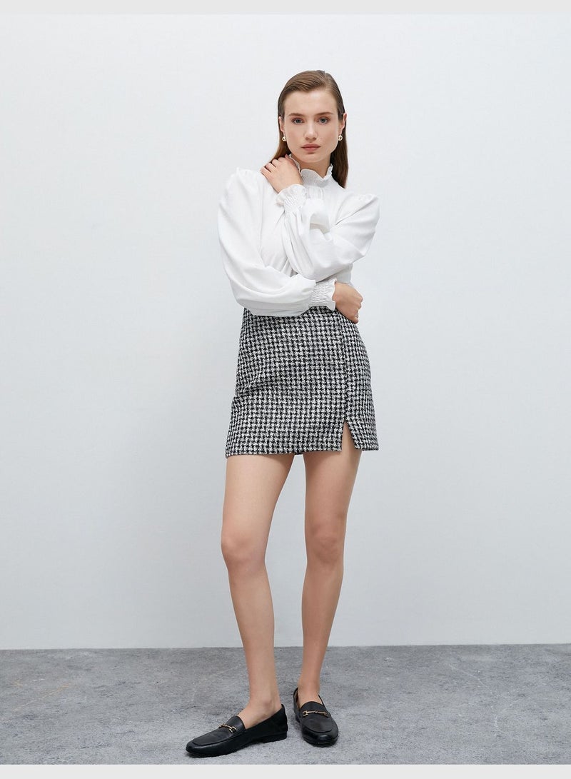 Slit Detail Houndstooth Patterned Mini Skirt