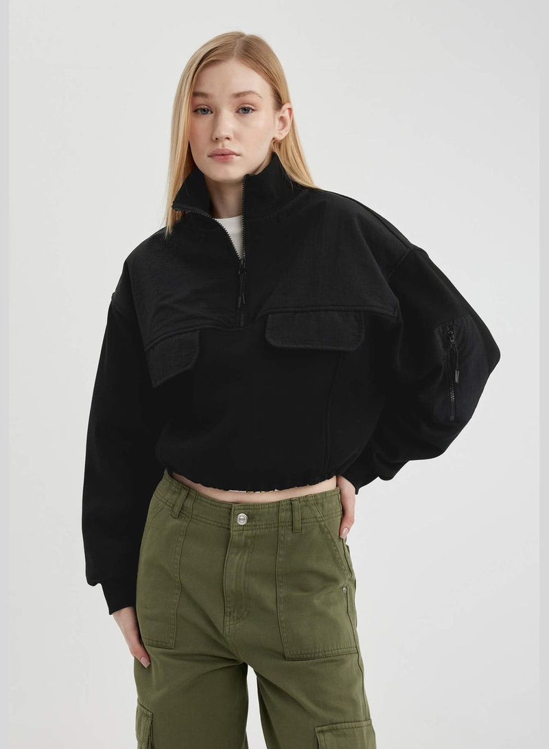 Zippered Cropped Fit Sweatshirt