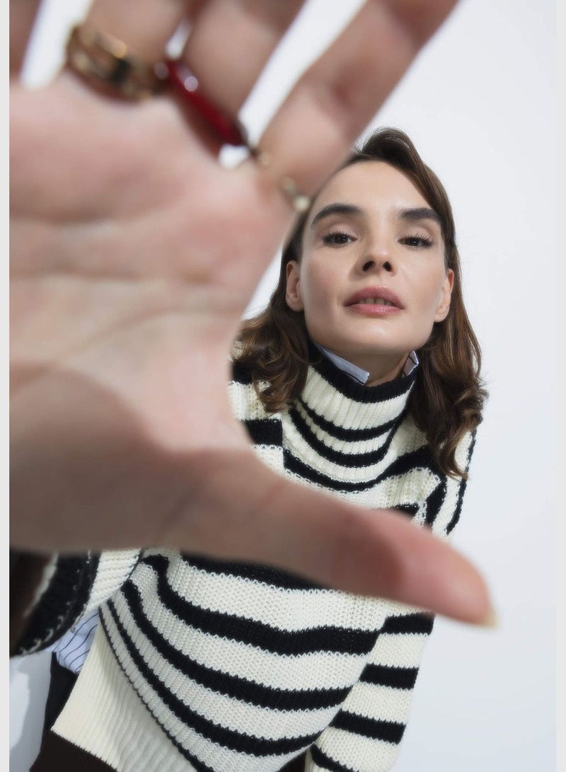 Woman Oversize Fit Turtle Neck Long Sleeve Tricot Pullover