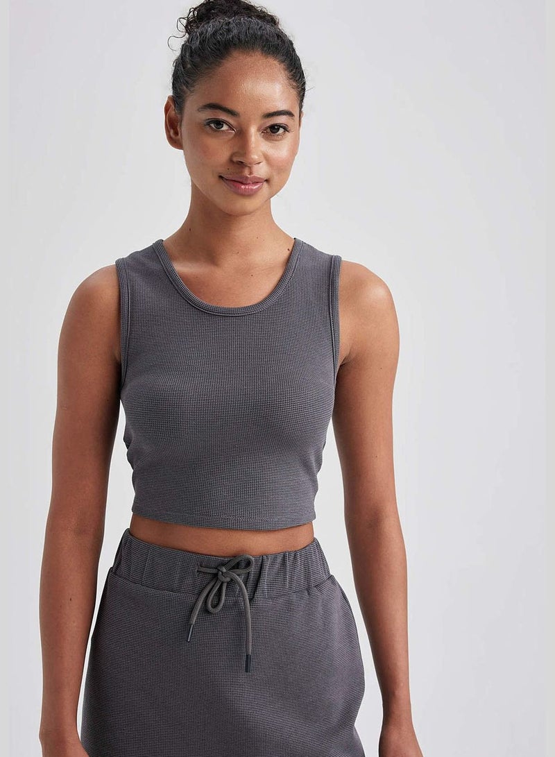 Woman Slim Fit Crew Neck Sleeveless Knitted Athlete