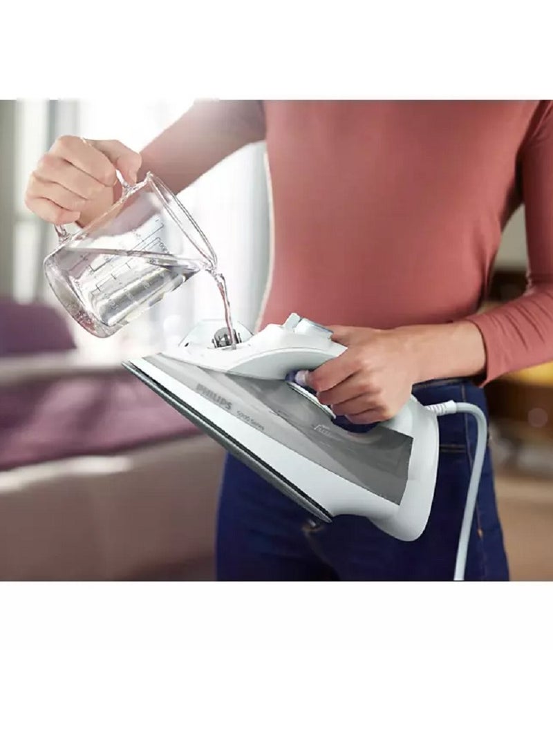 Steam Iron 5000 Series - 40 G/Min Continuous Steam, 160 G Steam Boost, SteamGlide Plus, Vertical Steaming For Hanging Fabrics 320 ml 2400 W DST5010/10 grey