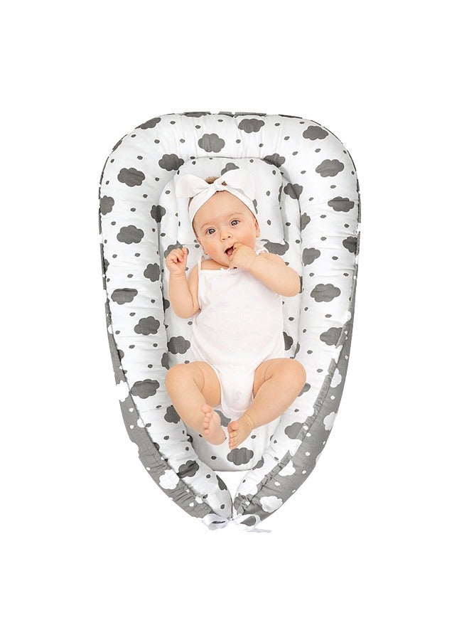 The crib is a folding, removable, washable, portable, fully enclosed bionic baby mattress.